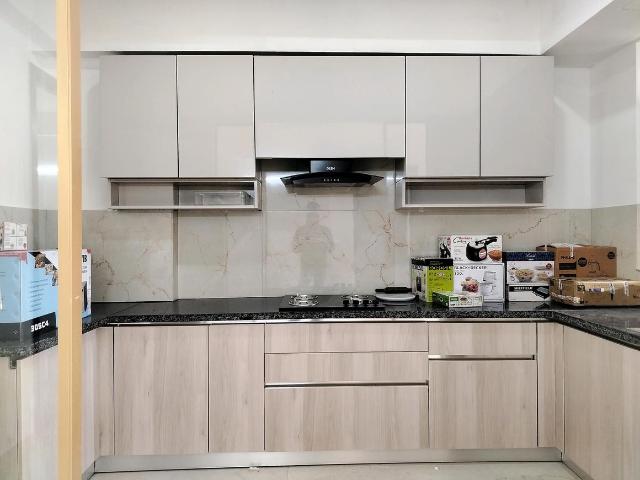 3 BHK Apartment in Sector 65 for rent Gurgaon. The reference number is 17193584