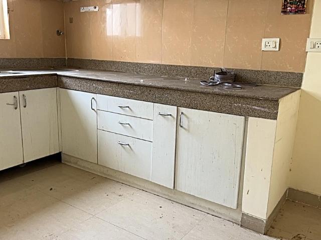 3 BHK Apartment in Sector 65 for resale Gurgaon. The reference number is 16947204