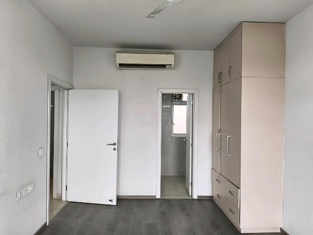 3 BHK Apartment in Sector 67 for resale Gurgaon. The reference number is 16933237