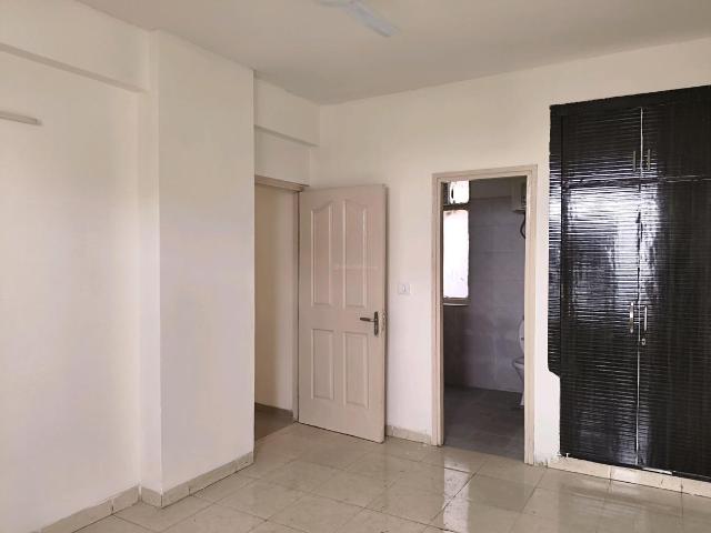 3 BHK Apartment in Sector 69 for resale Gurgaon. The reference number is 19427397