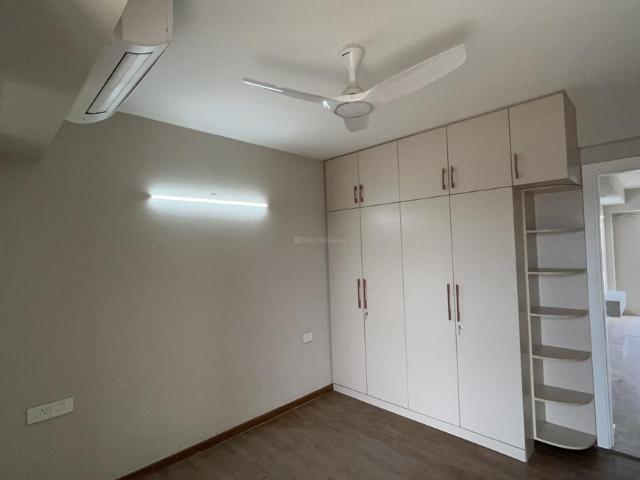 3 BHK Apartment in Sector 63 for rent Gurgaon. The reference number is 20516035