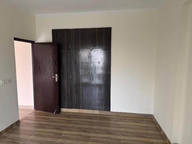 3 BHK Apartment in Sector 75 for resale Noida. The reference number is 18736843