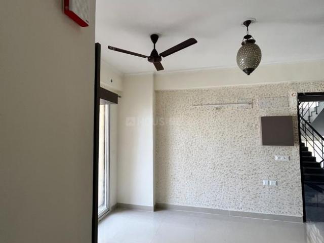 3 BHK Apartment in Sector 76 for rent Noida. The reference number is 19983944