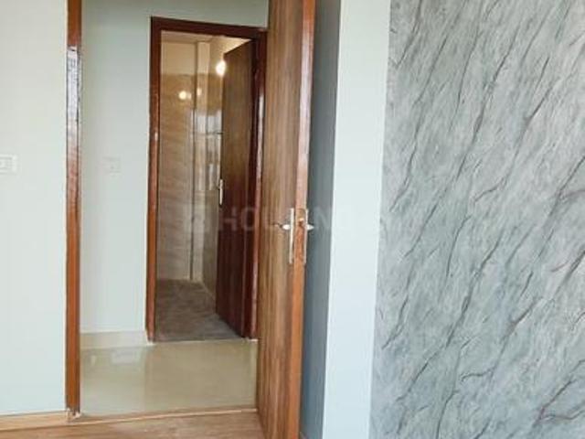 3 BHK Apartment in Sector 76 for resale Noida. The reference number is 17550179
