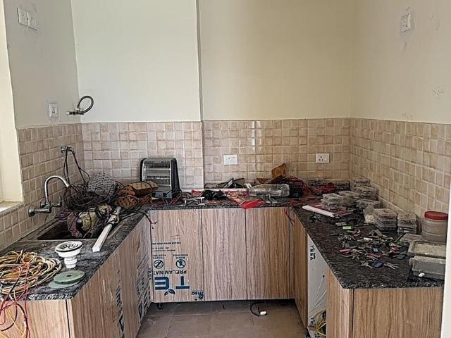 3 BHK Apartment in Sector 76 for resale Noida. The reference number is 17675188