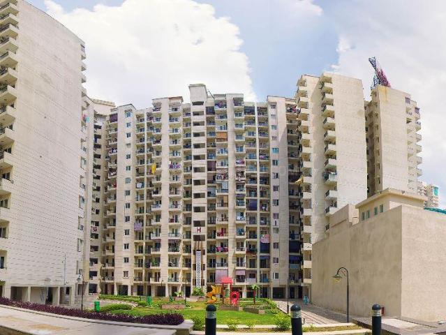 3 BHK Apartment in Sector 76 for resale Noida. The reference number is 18672627
