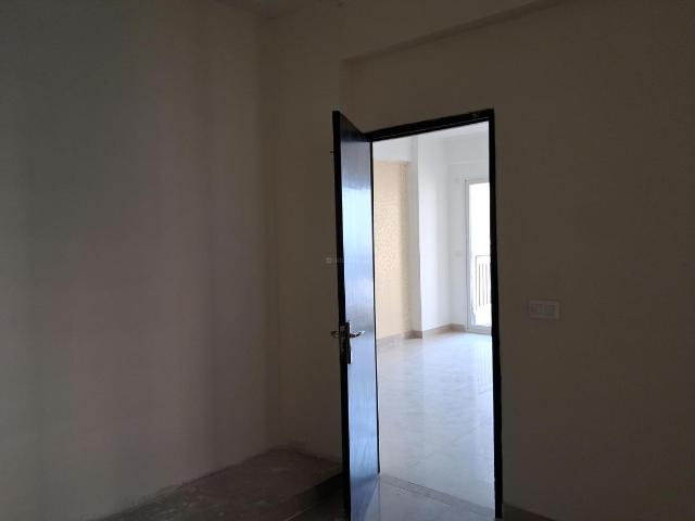 3 BHK Apartment in Sector 76 for resale Noida. The reference number is 19500726