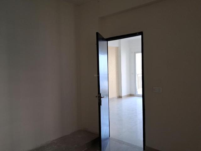 3 BHK Apartment in Sector 76 for resale Noida. The reference number is 19500726