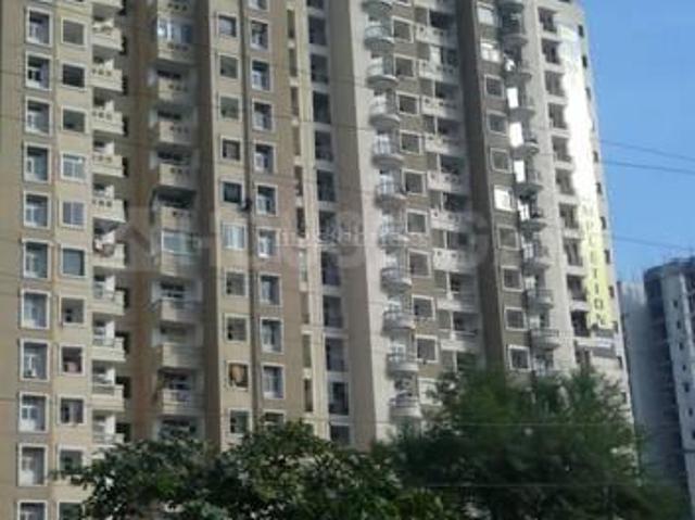 3 BHK Apartment in Sector 76 for resale Noida. The reference number is 20292403