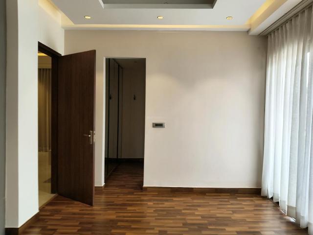 3 BHK Apartment in Sector 77 for rent Gurgaon. The reference number is 20576400