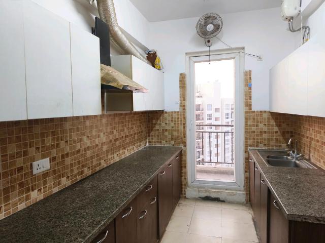 3 BHK Apartment in Sector 77 for resale Gurgaon. The reference number is 18228640