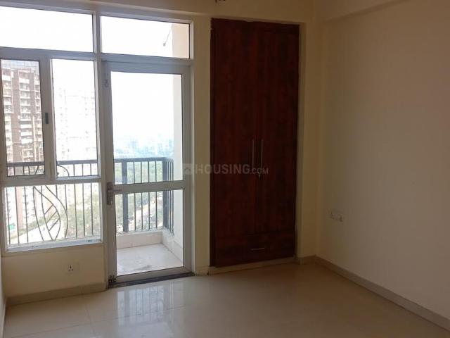 3 BHK Apartment in Sector 77 for resale Noida. The reference number is 18069550