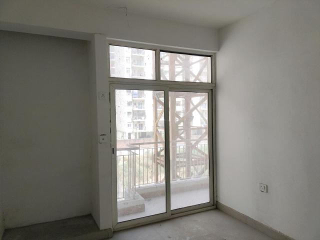 3 BHK Apartment in Sector 77 for resale Noida. The reference number is 19699981
