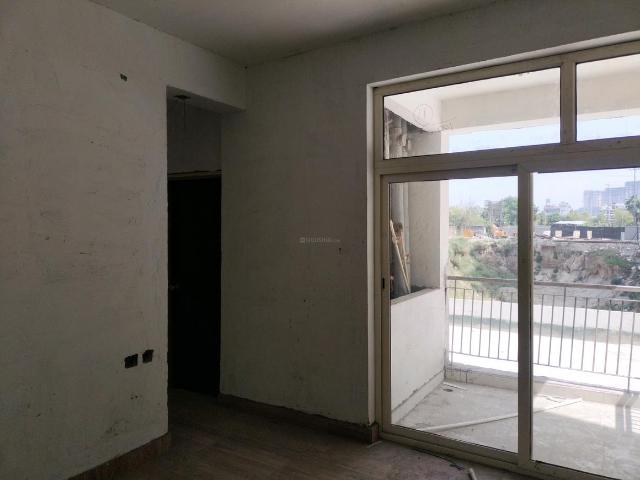 3 BHK Apartment in Sector 77 for resale Noida. The reference number is 19718182