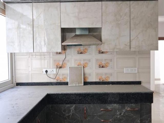 3 BHK Apartment in Sector 77 for resale Noida. The reference number is 19900279