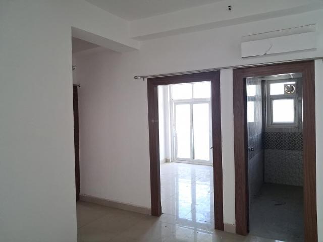 3 BHK Apartment in Sector 77 for resale Noida. The reference number is 19900363