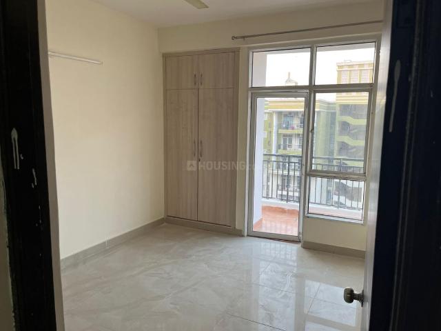 3 BHK Apartment in Sector 77 for resale Noida. The reference number is 19275728