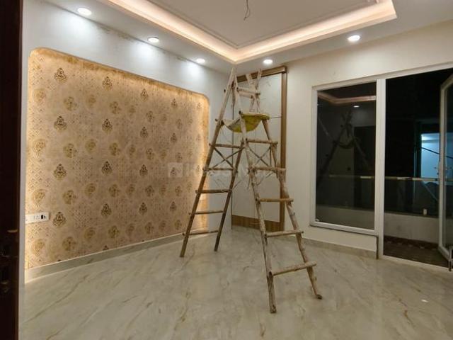 3 BHK Apartment in Sector 72 for resale Noida. The reference number is 20160715
