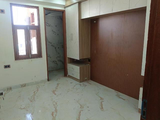 3 BHK Apartment in Sector 73 for resale Noida. The reference number is 19459634