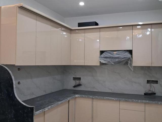 3 BHK Apartment in Sector 73 for resale Noida. The reference number is 19840399