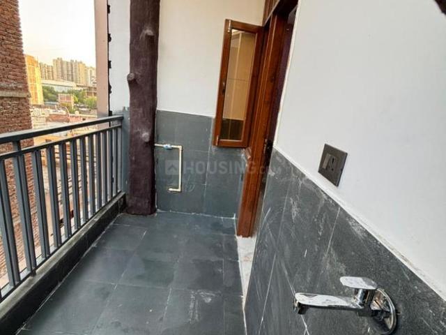 3 BHK Apartment in Sector 73 for resale Noida. The reference number is 19966895