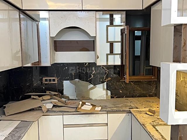 3 BHK Apartment in Sector 73 for resale Noida. The reference number is 19399391