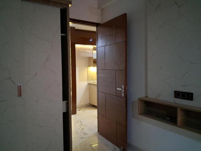 3 BHK Apartment in Sector 73 for resale Noida. The reference number is 20112916