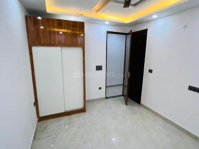3 BHK Apartment in Sector 73 for resale Noida. The reference number is 20176760