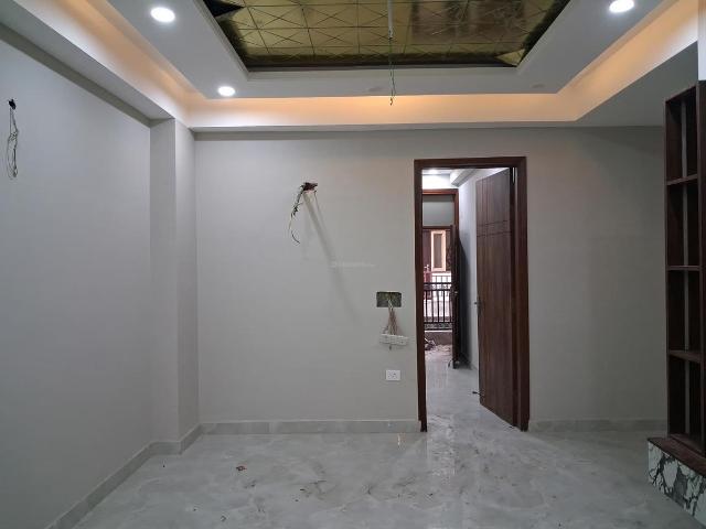 3 BHK Apartment in Sector 73 for resale Noida. The reference number is 20231556