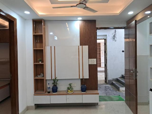 3 BHK Apartment in Sector 73 for resale Noida. The reference number is 20231125