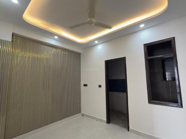 3 BHK Apartment in Sector 73 for resale Noida. The reference number is 20300399