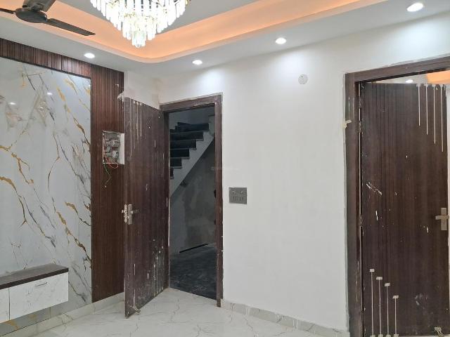 3 BHK Apartment in Sector 73 for resale Noida. The reference number is 20398294