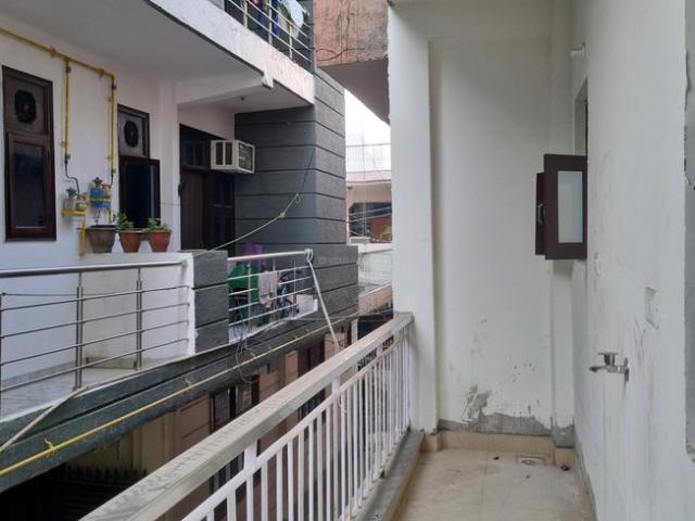 3 BHK Apartment in Sector 8 Dwarka for rent New Delhi. The reference number is 18762030