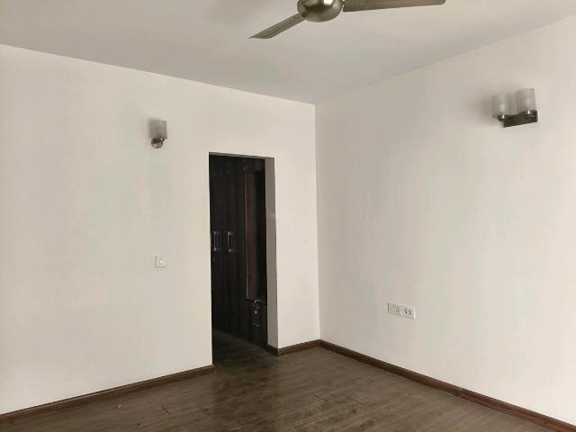 3 BHK Apartment in Sector 92 for resale Gurgaon. The reference number is 20285085
