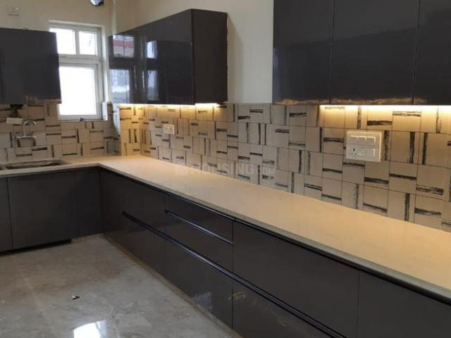 3 BHK Apartment in Sector 9 Rohini for resale New Delhi. The reference number is 20307670