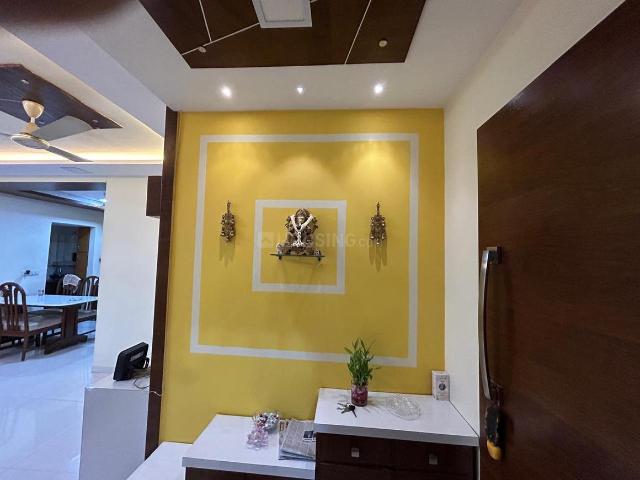 3 BHK Apartment in Shyamal for rent Ahmedabad. The reference number is 20458539