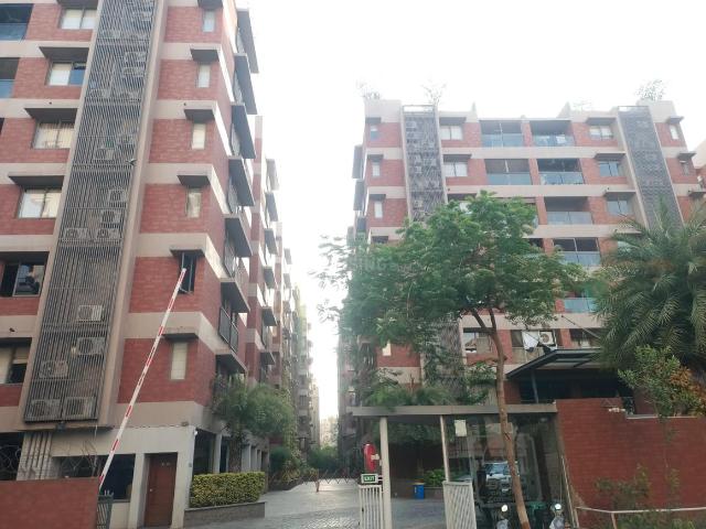 3 BHK Apartment in Shyamal for resale Ahmedabad. The reference number is 20267192