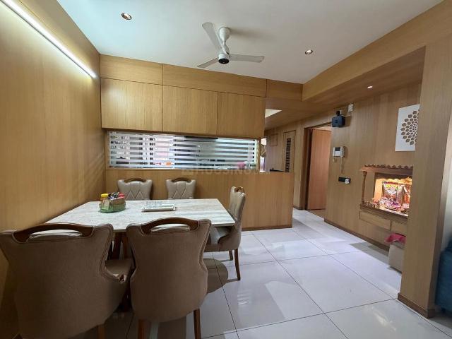3 BHK Apartment in Shyamal for resale Ahmedabad. The reference number is 20376300