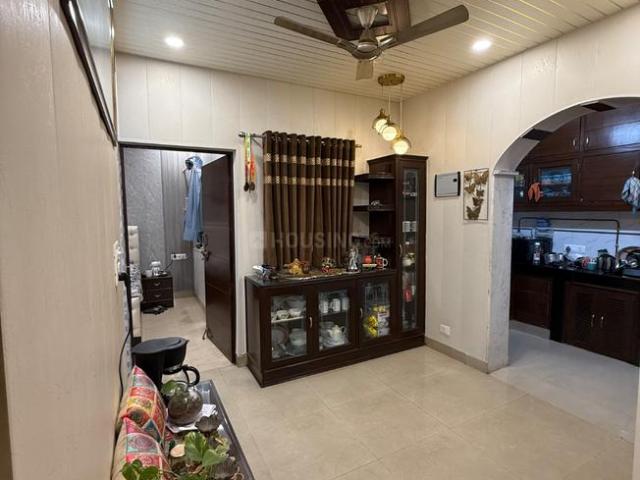 3 BHK Apartment in Shalimar Bagh for resale New Delhi. The reference number is 20415695