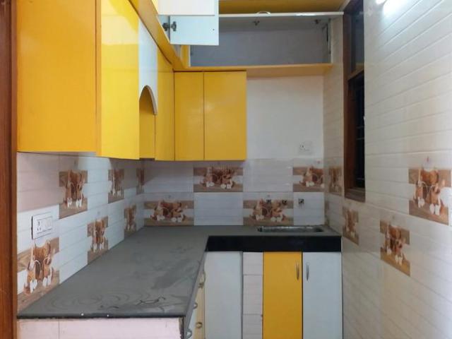 3 BHK Apartment in Shalimar Garden for resale Ghaziabad. The reference number is 8145780