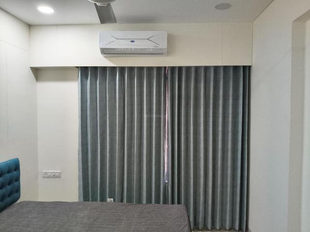 3 BHK Apartment in Shantigram for rent Ahmedabad. The reference number is 19978008