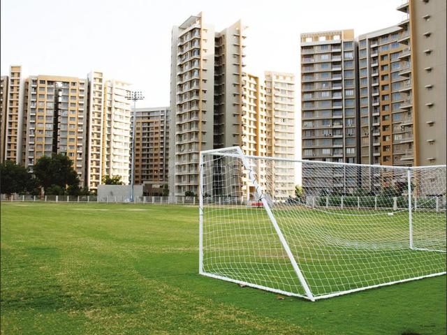 3 BHK Apartment in Vaishno Devi Circle for resale Ahmedabad. The reference number is 14767328
