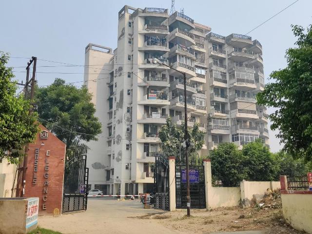 3 BHK Apartment in Shastri Nagar for resale Ghaziabad. The reference number is 19714944