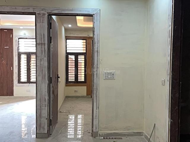 3 BHK Apartment in Shastri Nagar for resale Ghaziabad. The reference number is 19897544