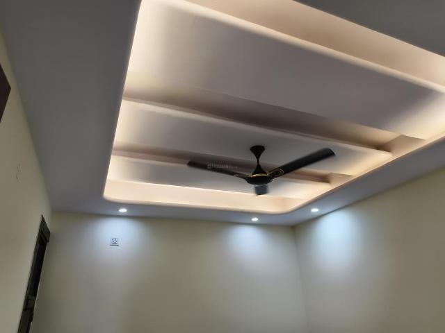 3 BHK Apartment in Shastri Nagar for resale Ghaziabad. The reference number is 20312750