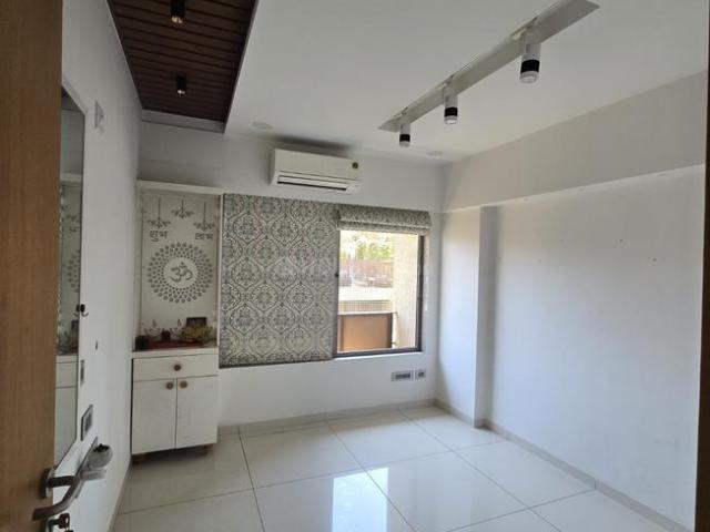 3 BHK Apartment in Shela for rent Ahmedabad. The reference number is 20333487