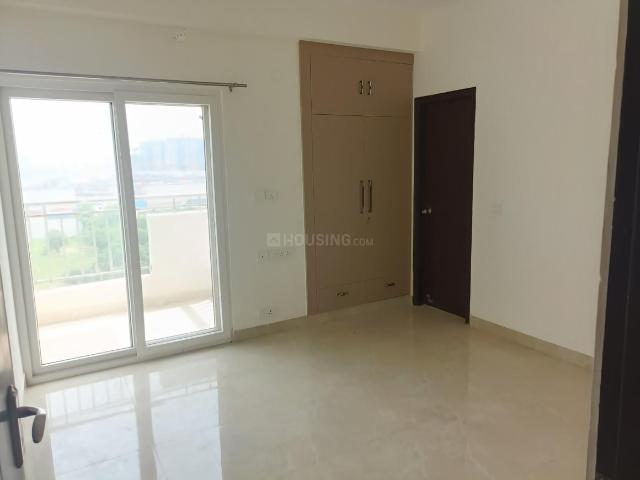 3 BHK Apartment in Siddharth Vihar for rent Ghaziabad. The reference number is 20800915