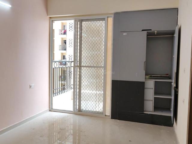3 BHK Apartment in Siddharth Vihar for resale Ghaziabad. The reference number is 20173986