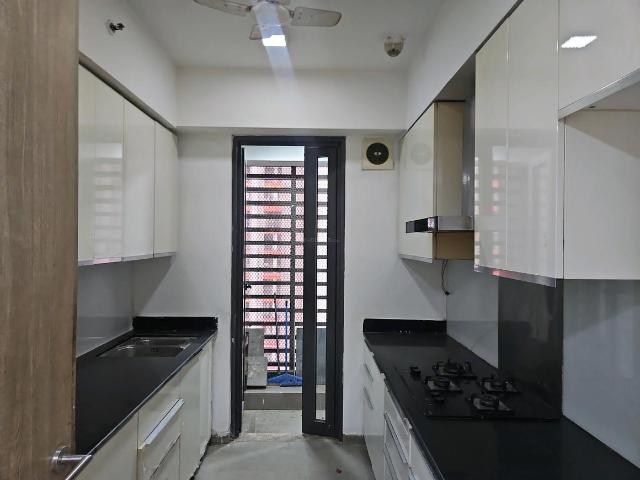 3 BHK Apartment in Sion for rent Mumbai. The reference number is 18550237