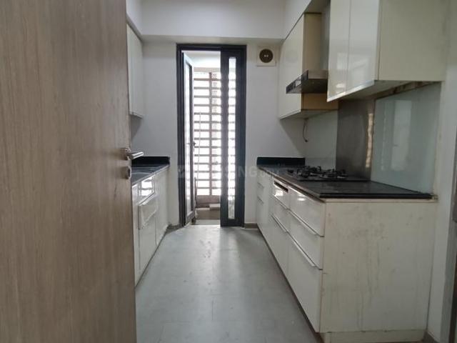 3 BHK Apartment in Sion for rent Mumbai. The reference number is 20443345